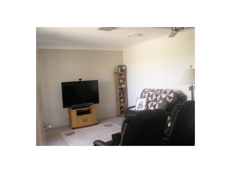 42 Earl St Vincent Cct, Eli Waters QLD 4655