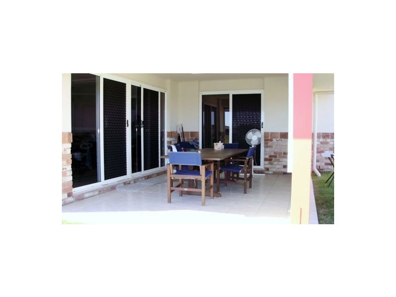 42 Earl St Vincent Cct, Eli Waters QLD 4655