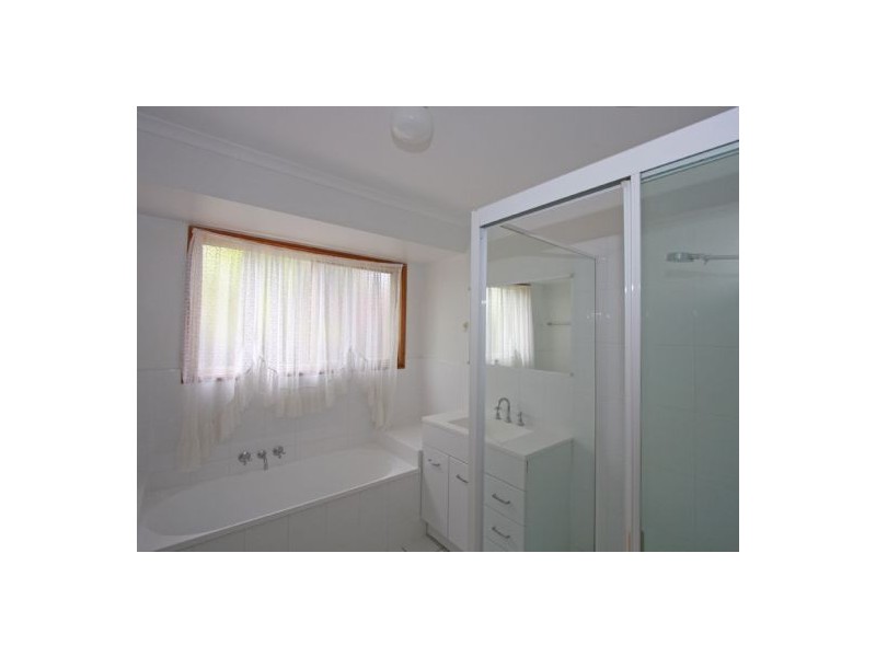 2 Meledie Avenue, Kawungan QLD 4655