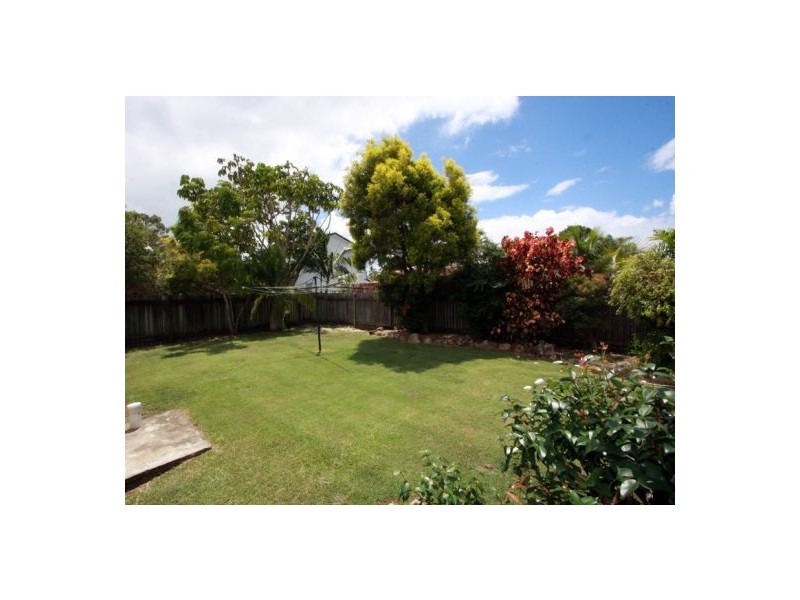 2 Meledie Avenue, Kawungan QLD 4655