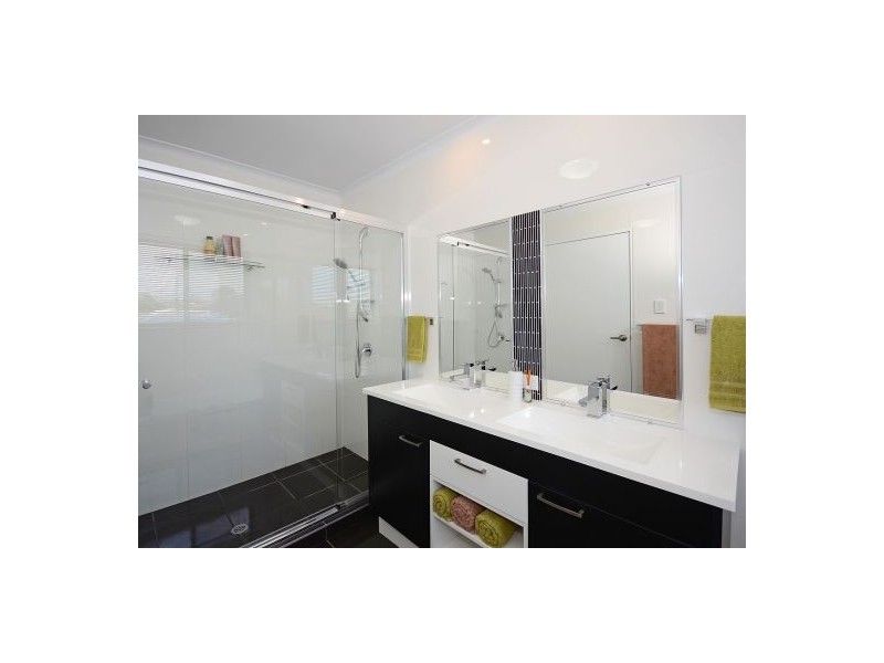 55 John St, Scarness QLD 4655