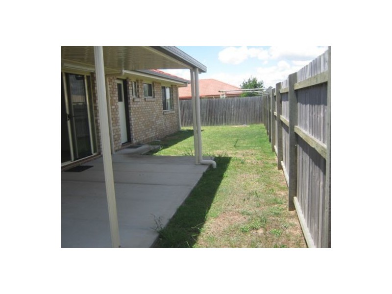 2/10 Joselyn Drive, Point Vernon QLD 4655