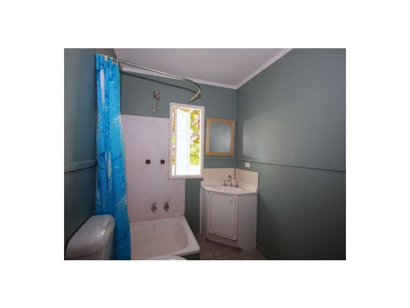 110 Cunningham Street, Urangan QLD 4655