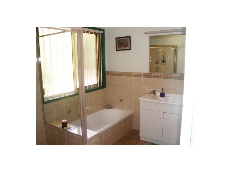 1 Kariss Dr, Dundowran Beach QLD 4655