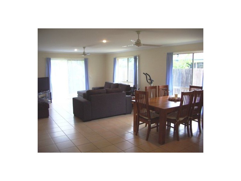 7b Sandy Street, Urangan QLD 4655