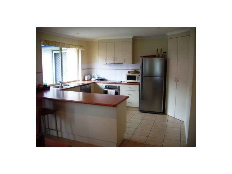 7b Sandy Street, Urangan QLD 4655