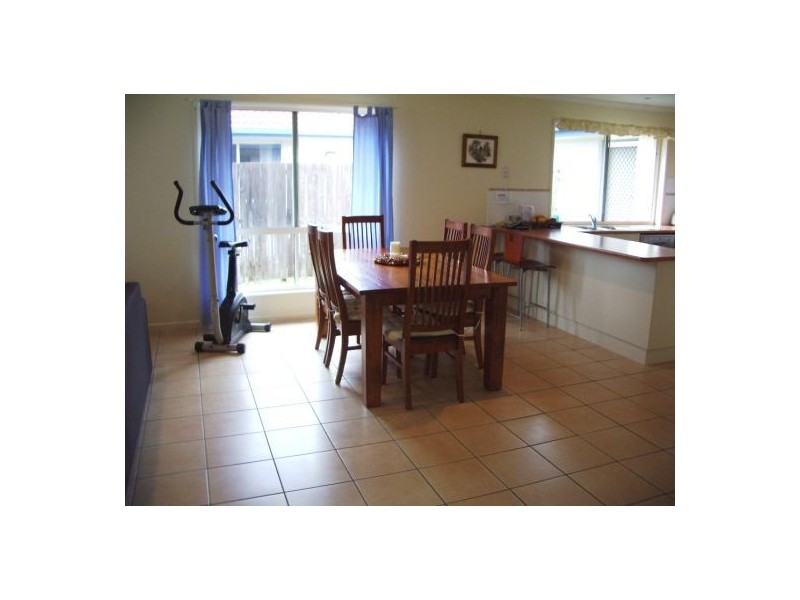 7b Sandy Street, Urangan QLD 4655