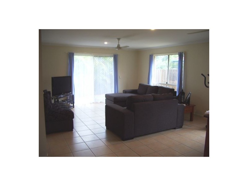 7b Sandy Street, Urangan QLD 4655