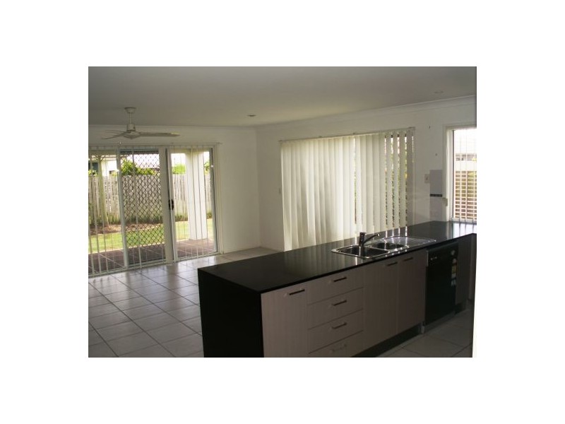 39 LADY PENRHYN DRIVE, Eli Waters QLD 4655