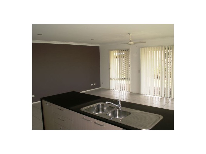 39 LADY PENRHYN DRIVE, Eli Waters QLD 4655