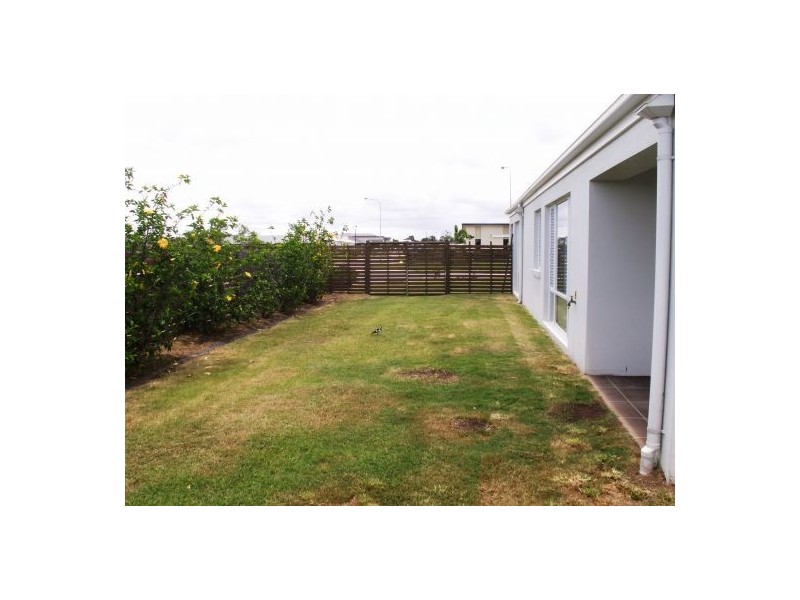 39 LADY PENRHYN DRIVE, Eli Waters QLD 4655