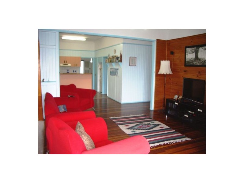 43 Kent Street, Urangan QLD 4655