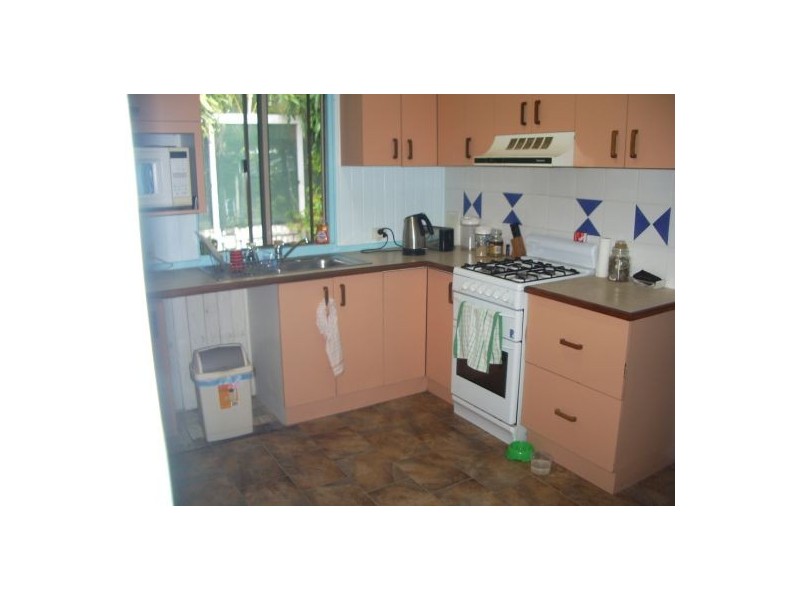 43 Kent Street, Urangan QLD 4655