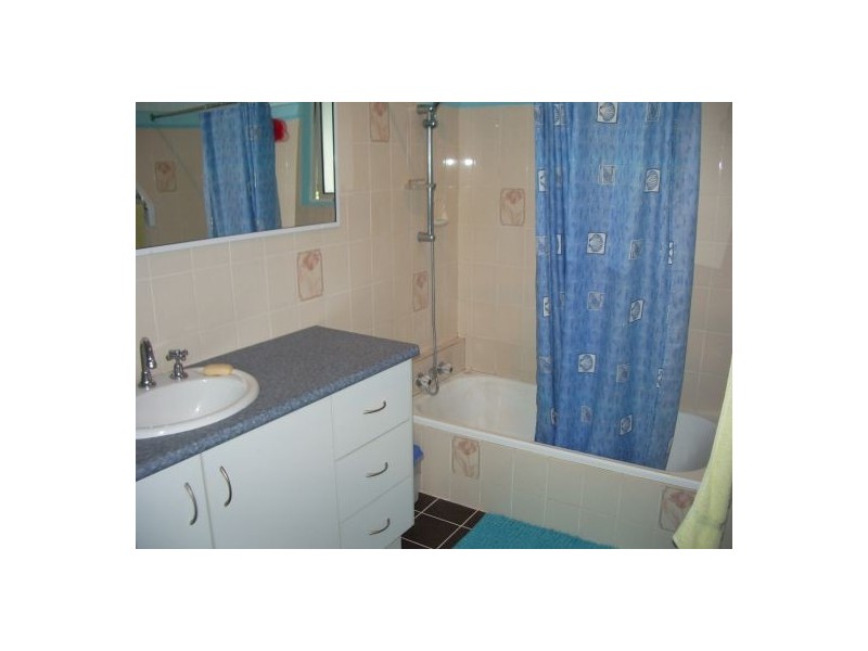 43 Kent Street, Urangan QLD 4655