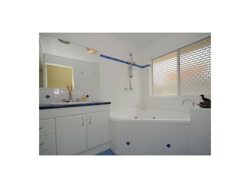 10 HAYMAN CT, Kawungan QLD 4655