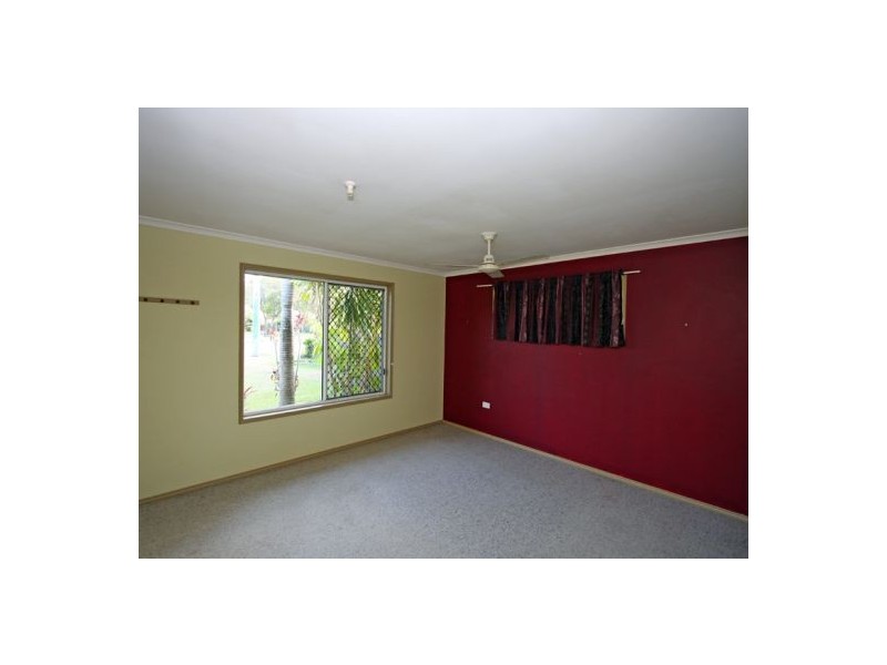11 Owen Crescent, Urangan QLD 4655
