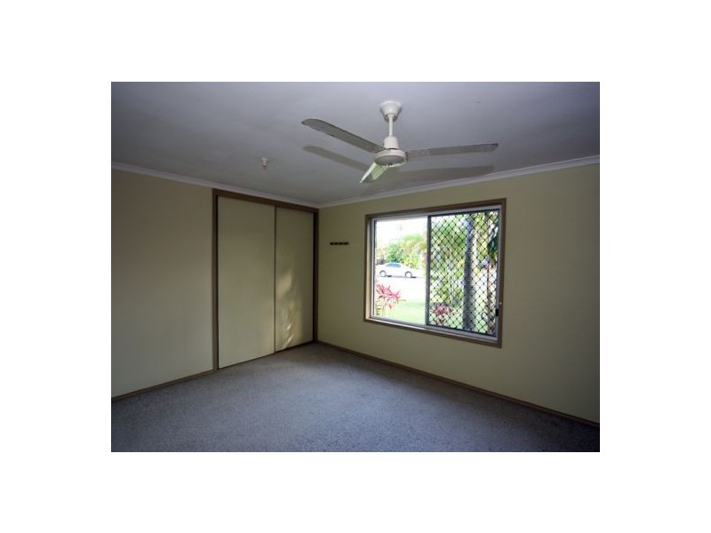 11 Owen Crescent, Urangan QLD 4655
