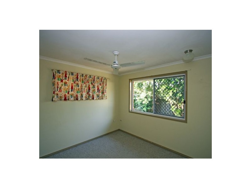 11 Owen Crescent, Urangan QLD 4655
