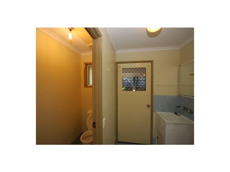 11 Owen Crescent, Urangan QLD 4655