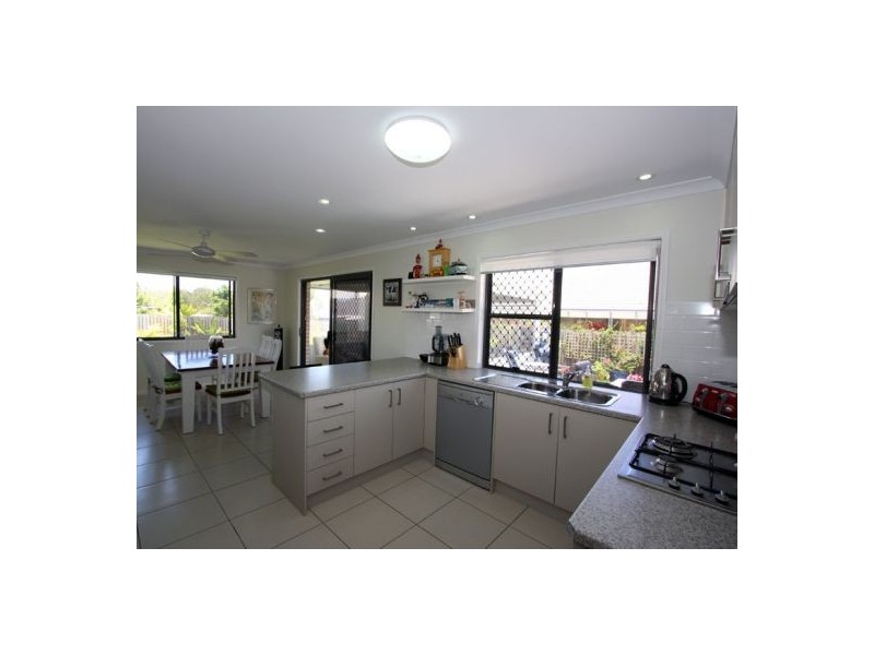 4 Whipbird Court, Urangan QLD 4655