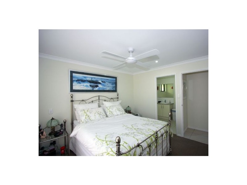 4 Whipbird Court, Urangan QLD 4655