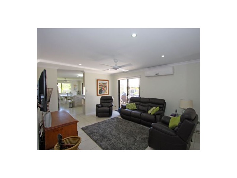 4 Whipbird Court, Urangan QLD 4655