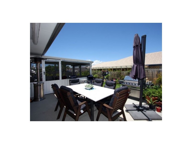 4 Whipbird Court, Urangan QLD 4655