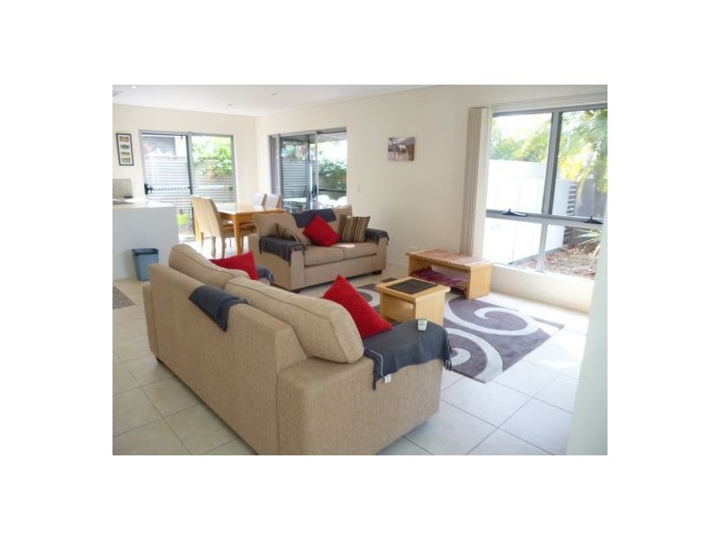 1/187 Torquay Rd, Scarness QLD 4655