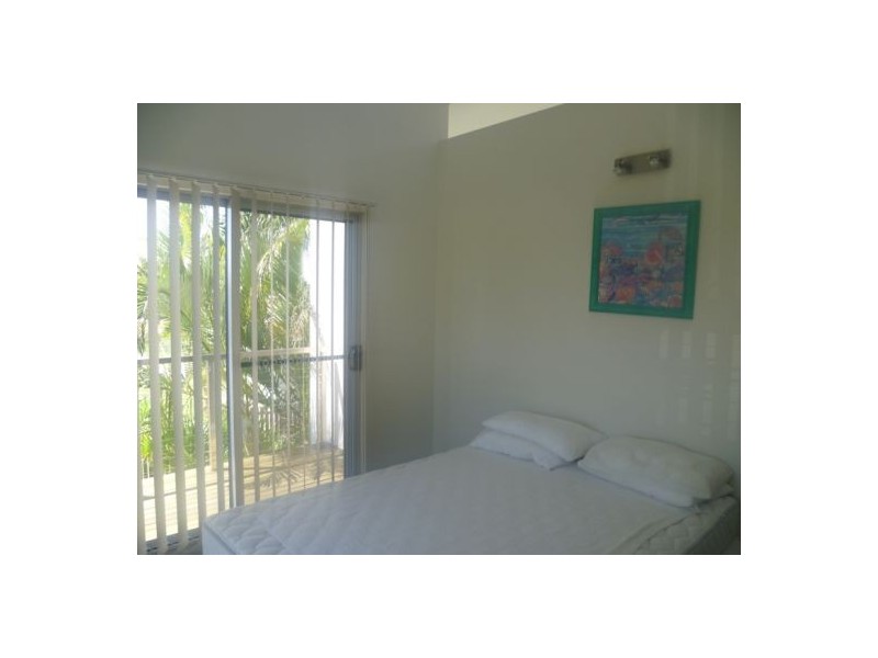 1/187 Torquay Rd, Scarness QLD 4655