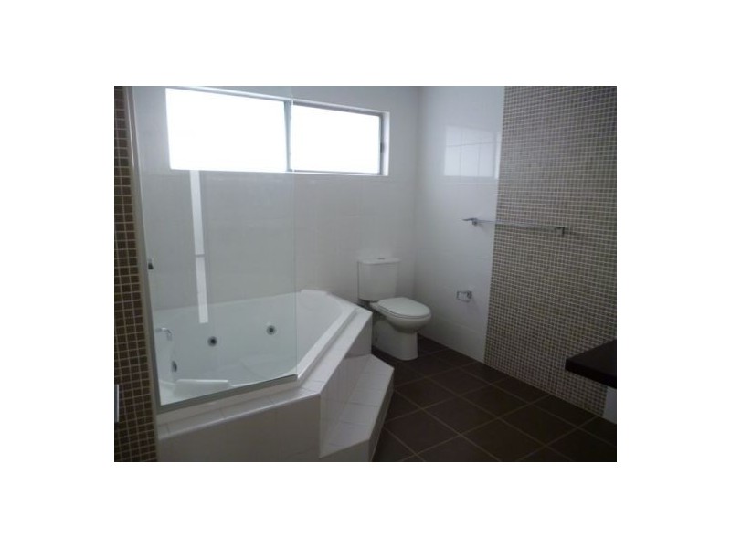 1/187 Torquay Rd, Scarness QLD 4655