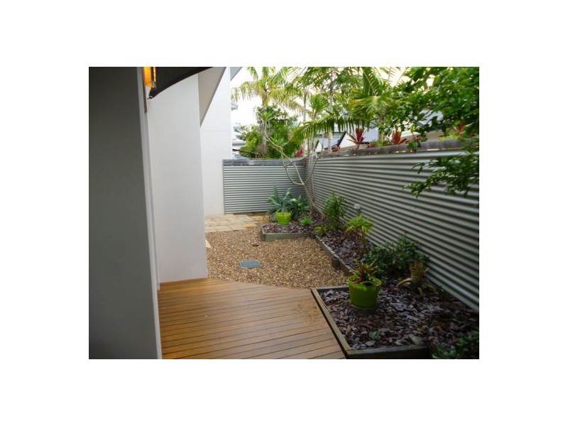 1/187 Torquay Rd, Scarness QLD 4655