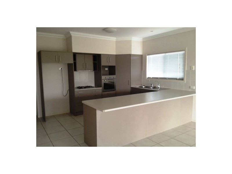 2 Earl St Vincent Crct, Eli Waters QLD 4655