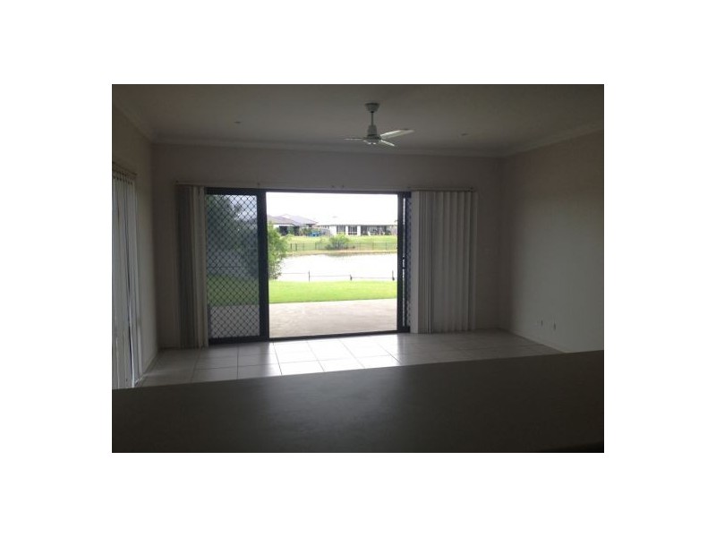 2 Earl St Vincent Crct, Eli Waters QLD 4655