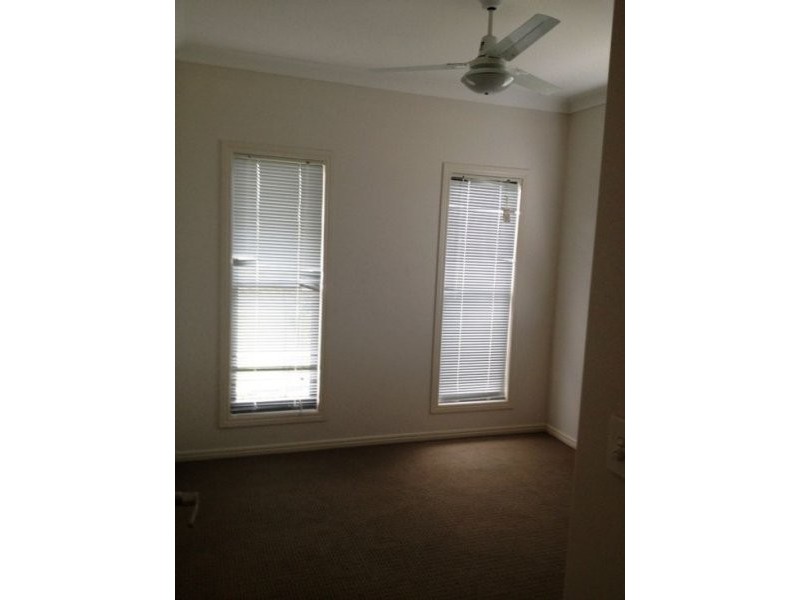 2 Earl St Vincent Crct, Eli Waters QLD 4655