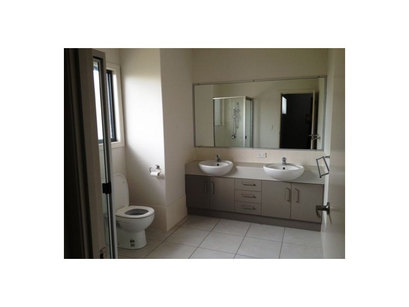 2 Earl St Vincent Crct, Eli Waters QLD 4655