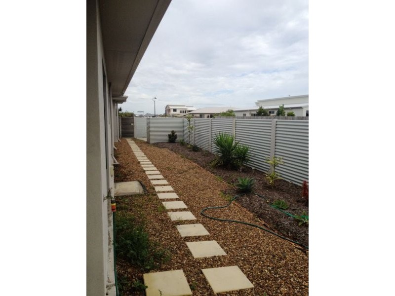 2 Earl St Vincent Crct, Eli Waters QLD 4655