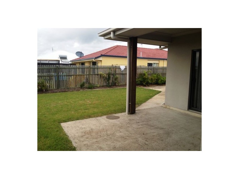 2 Earl St Vincent Crct, Eli Waters QLD 4655
