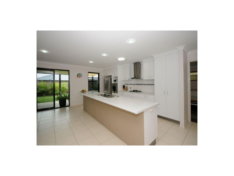 18  Beagle Ave, Nikenbah QLD 4655