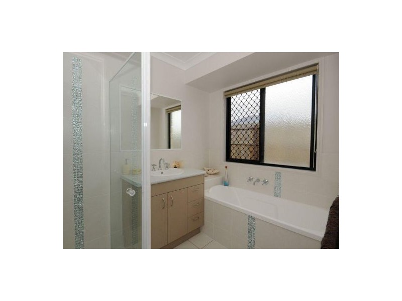 18  Beagle Ave, Nikenbah QLD 4655