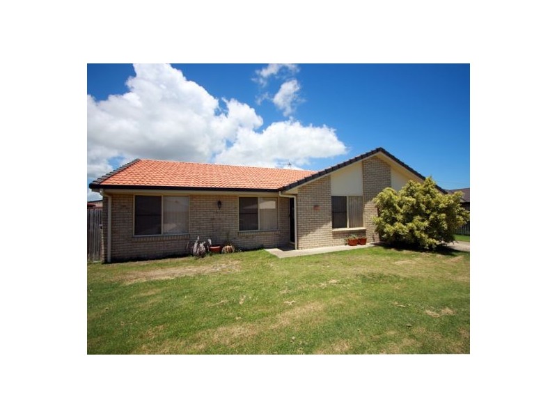16 Isis Court, Eli Waters QLD 4655
