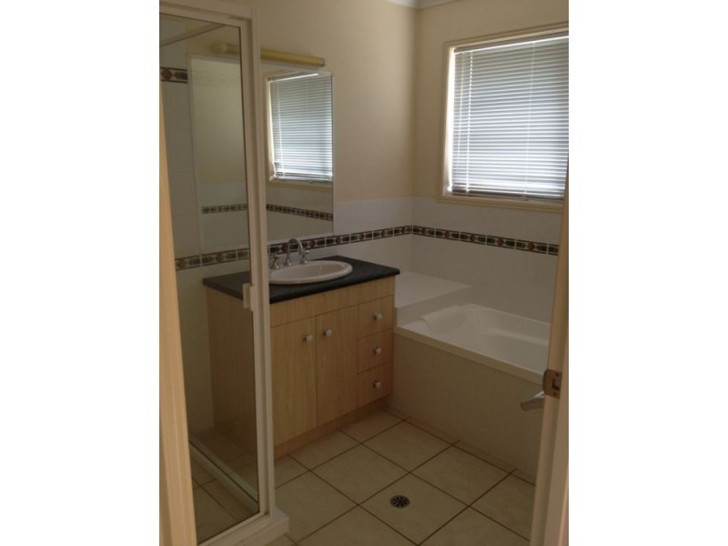 24 Hyperno Rd, Point Vernon QLD 4655