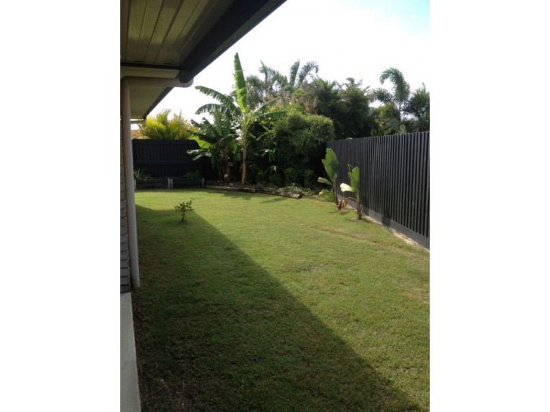 24 Hyperno Rd, Point Vernon QLD 4655