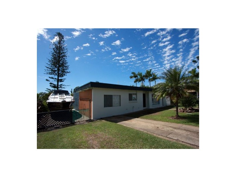18 Holiday Parade, Scarness QLD 4655