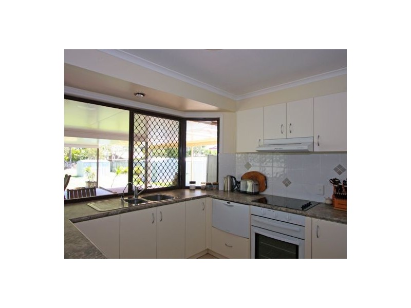 39 Bayrise Drive, Urangan QLD 4655