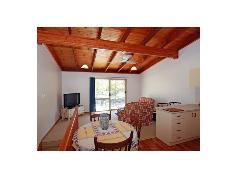 3/4 Pilot Street, Urangan QLD 4655