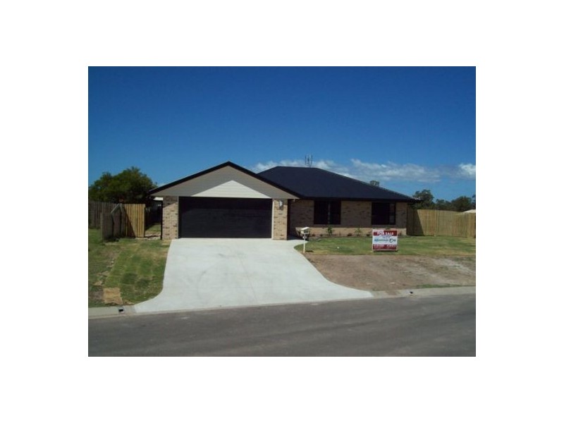 8 Whipbird Court, Urangan QLD 4655