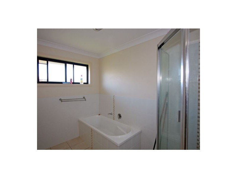 8 Whipbird Court, Urangan QLD 4655