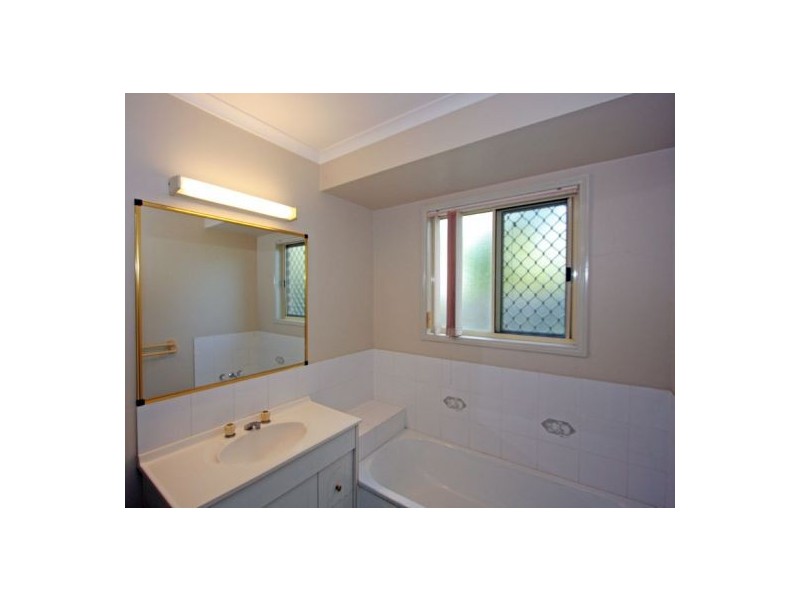 3 Fiona Court, Urangan QLD 4655