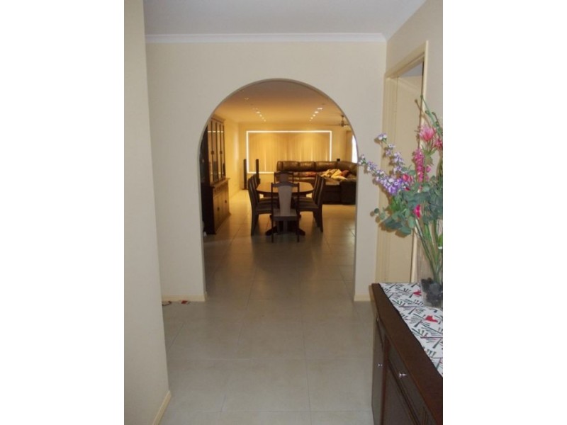 26 Bushlark Avenue, Eli Waters QLD 4655