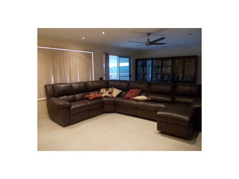 26 Bushlark Avenue, Eli Waters QLD 4655